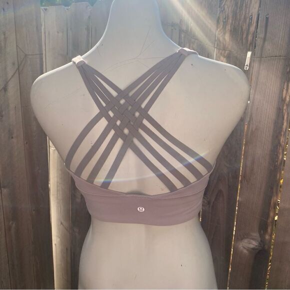 LuluLemon Free to Be High-Neck Longline Bra - Wild
Light Support, A/B Cup - Picture 7 of 13